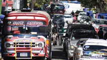 Veh&iacute;culos de transporte p&uacute;blico, en  Cochabamba./ DICO SOLÍS