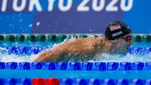 Caeleb Dressel de Estados Unidos gana junto con sus compañeros la medalla de oro en los relevos 4x100m. EFE