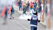 Un periodista durante la cobertura de un conflicto social.  / ARCHIVO