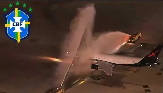 El avi&oacute;n de Brasil fue &acute;bendecido` antes de partir al Mundial 2026. RRSS.