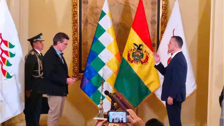 Posesi&oacute;n del ministro de Defensa, Ernesto Justiniano. ERBOL