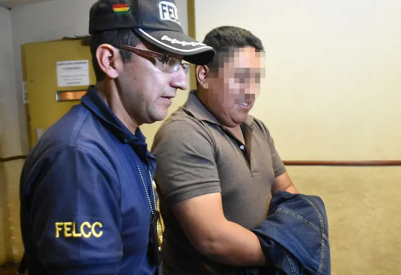 Jes&uacute;s S., testigo clave, ingresa al edificio Abugoch, de la Fiscal&iacute;a. Dico Sol&iacute;s