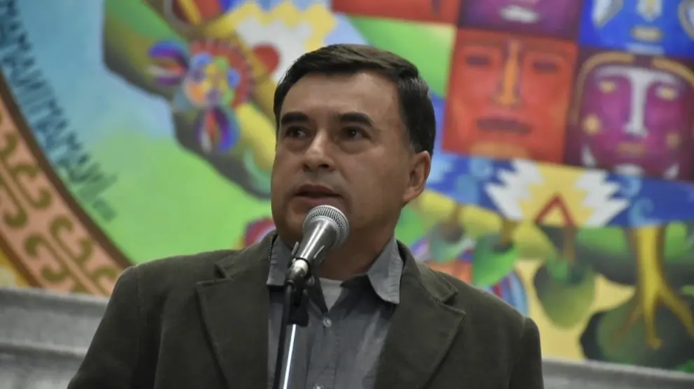 Juan Ram&oacute;n Quintana durante una conferencia de prensa en la Casa Grande del Pueblo. APG