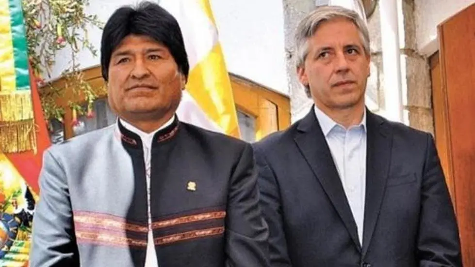 El expresidente de Bolivia Evo Morales (i) junto al exvicepresidente &Aacute;lvaro Garc&iacute;a Linera. ARCHIVO