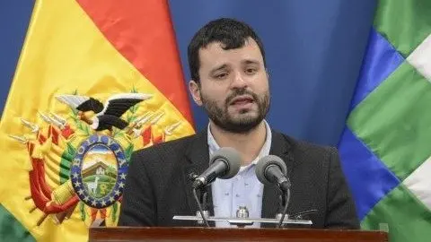 El ministro de Comunicaci&oacute;n, Manuel Canelas, durante una conferencia de prensa. ABI