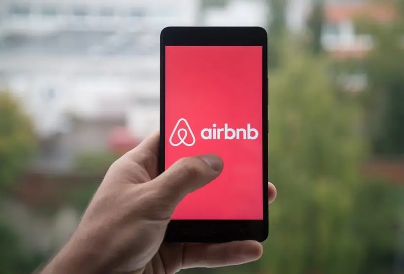 Una imagen referencial de la aplicaci&oacute;n Airbnb. Archivo