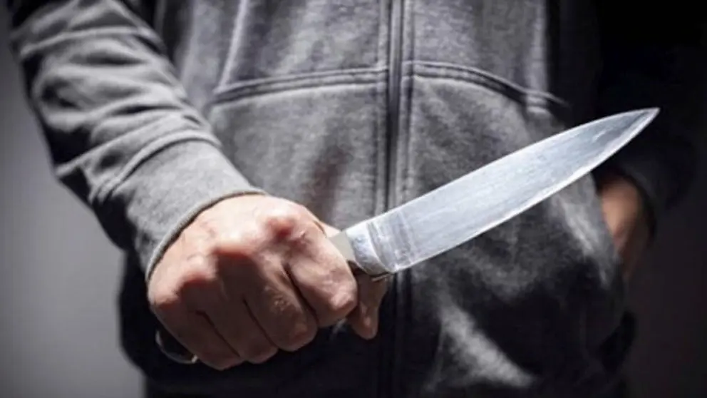 Foto referencial de una persona con un cuchillo. INTERNET