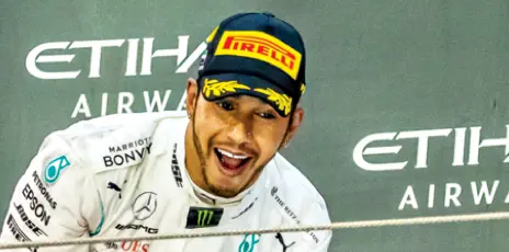 Lewis Hamilton celebra el triunfo en Abu Dabi.