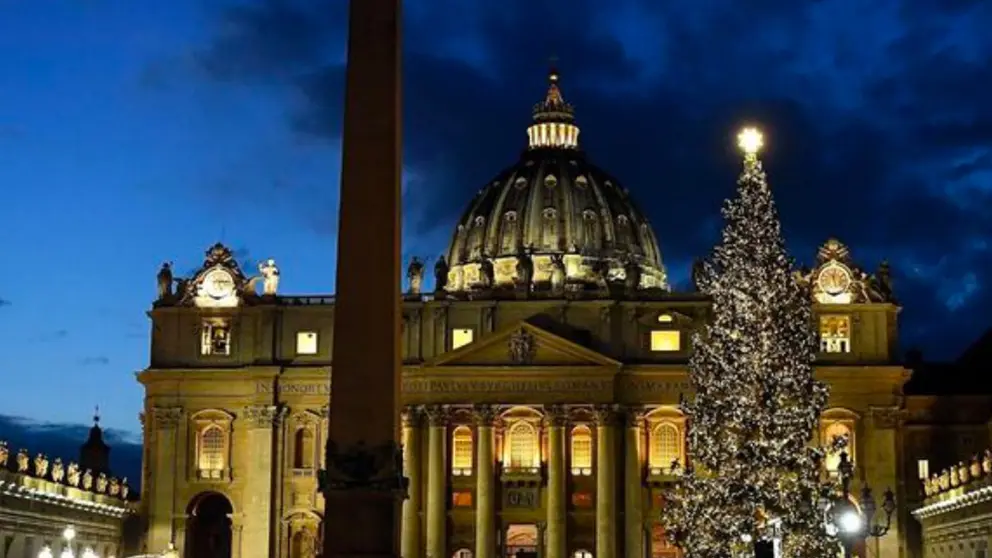 El Vaticano inaugura su Bel&eacute;n y enciende su &aacute;rbol de Navidad