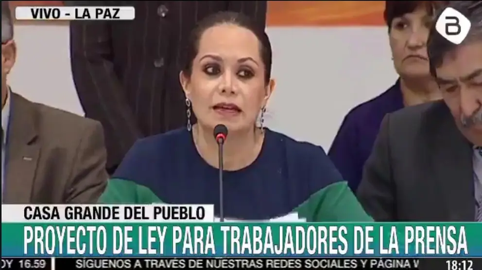 Captura de la transmisi&oacute;n de la conferencia de prensa realizada por el canal estatal. BTV