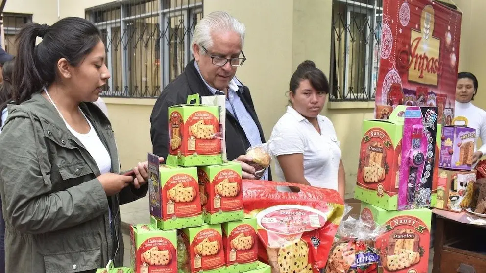 Las empresas establecidas muestran su producto. Ayer Wari