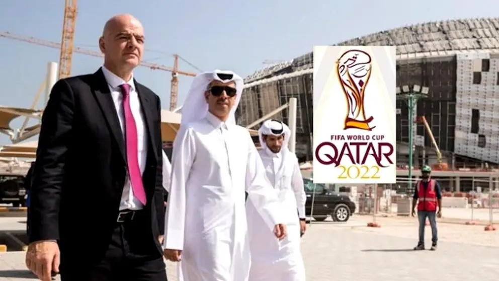 Gianni Infantino (i) realiza una inspecci&oacute;n en Catar.   insidesport.co