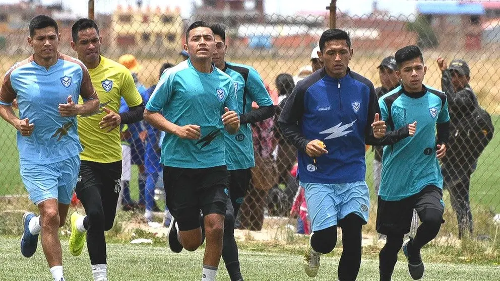 Los jugadores de San Jos&eacute; realizan las pr&aacute;cticas previo al compromiso de la Copa Libertadores de Am&eacute;rica. APG