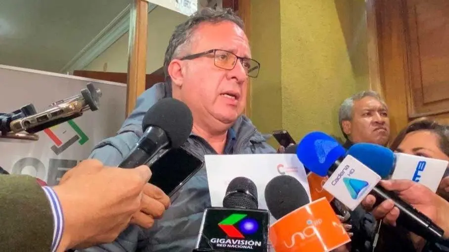 Carlos Alarc&oacute;n present&oacute; los documentos. Foto: CC