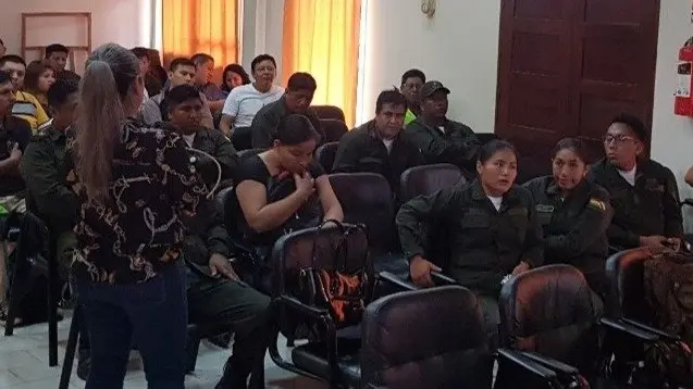 Fiscales y Polic&iacute;as durante la capacitaci&oacute;n. Foto: FGE
