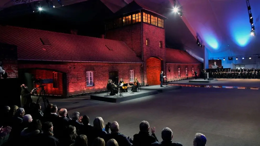 Uno de los actos conmemorativos por los 75 a&ntilde;os de la liberaci&oacute;n de Auschwitz. FRANCE24