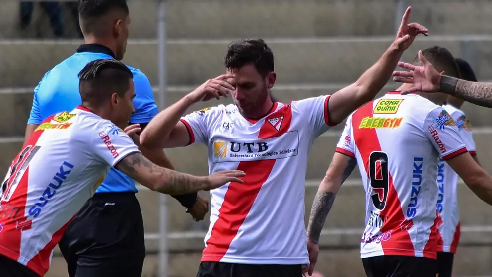 Los jugadores de Always celebran un gol en el torneo.
