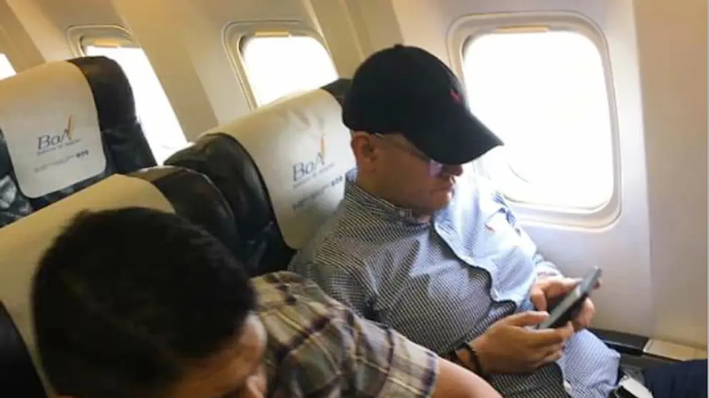 El exgerente de ENTEL en el vuelo a Miami (Estados Unidos).	      RRSS