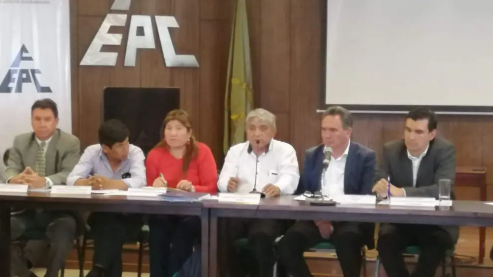 Distintas autoridades que formaron parte de la reuni&oacute;n.