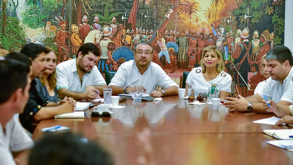 Los representantes de los comit&eacute;s c&iacute;vicos, ayer.     FACEBOOK COMIT&Eacute; C&Iacute;VICO PRO SANTA CRUZ