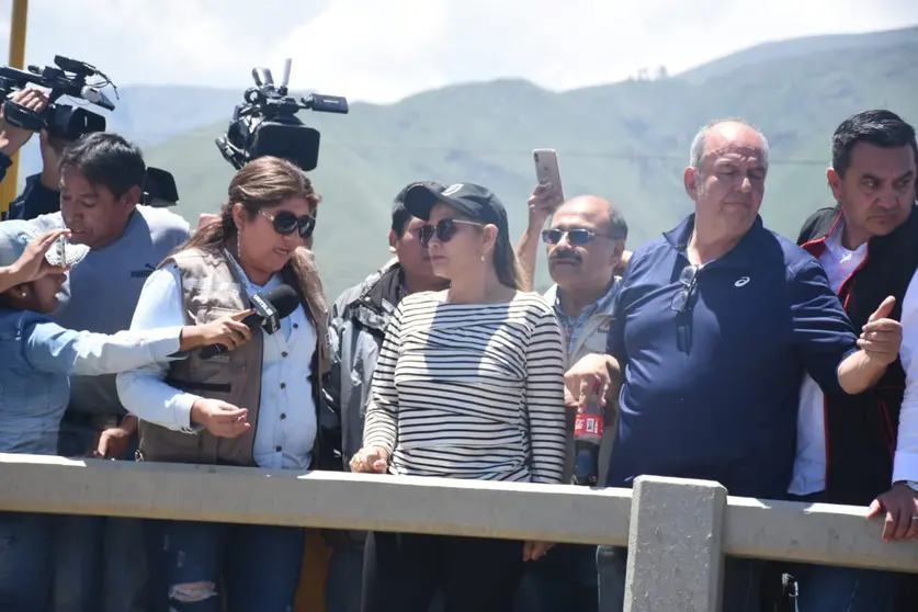 La presidenta, Jeanine &Aacute;&ntilde;ez, junto distitntas autoridades de Gobierno y municipales. Foto:Dico Sol&iacute;s