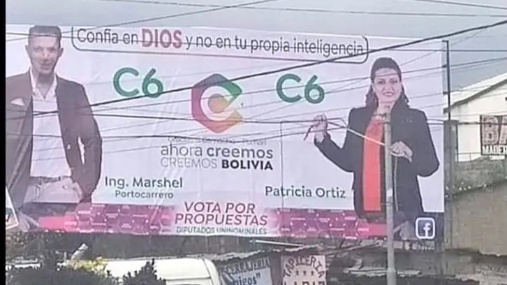 La primera valla con la frase pol&eacute;mica. @sendez