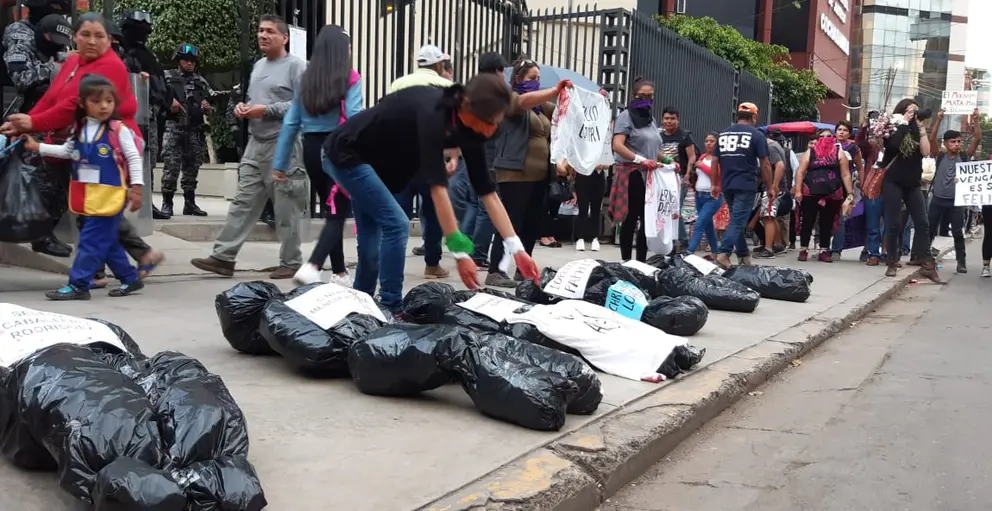 Protesta en contra de la violencia machista en puertas del Tribunal Departamental de Justicia. OPINI&Oacute;N