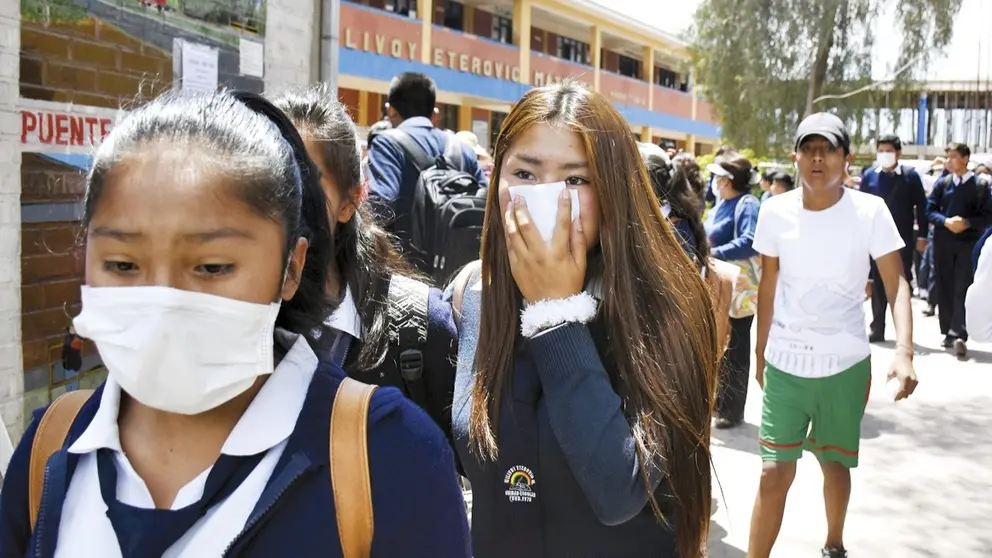 Imagen referencial de estudiantes del colegio Milivoy Eterovic regresan a sus casas, en Quillacollo. DICO SOL&Iacute;S
