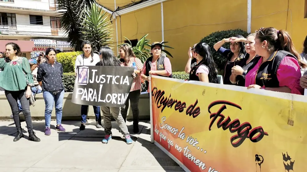 Familiares de Lorena y &ldquo;Mujeres de Fuego&rdquo; protestan y exigen justicia en el Tribunal Departamental de Justicia (TDJ). OPINI&Oacute;N