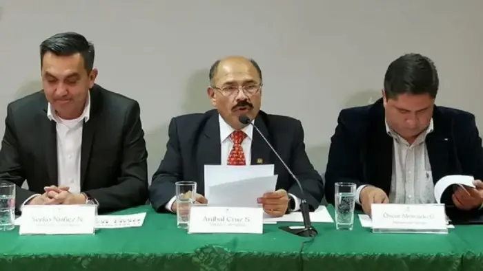 Los ministros de la Presidencia, Salud y Trabajo, en conferencia de prensa. ABI