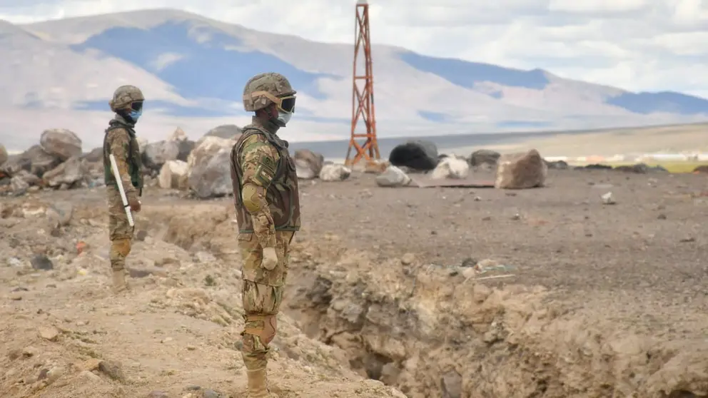 Fuerzas del orden resguardan la frontera con Chile. APG