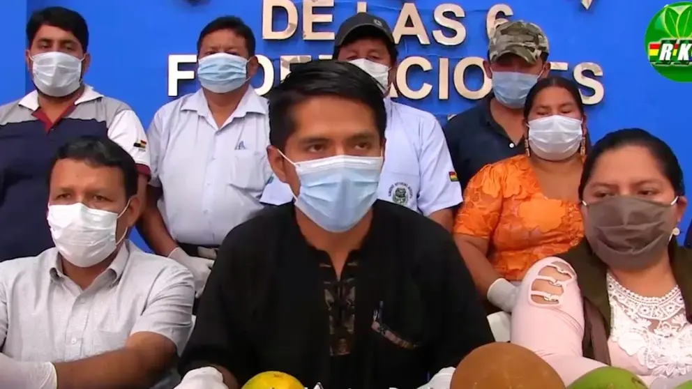 El senador electo por el Tr&oacute;pico, Andr&oacute;nico Rodr&iacute;guez (centro) en conferencia de prensa.  CAPTURA DE VIDEO