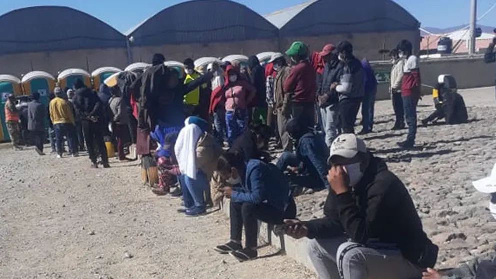 El grupo de bolivianos que concluyó su cuarentena, como medida de prevención ante el coronavirus, en el campamento Tata Santiago en Pisiga se alista para retornar mañana al país. Juan José Atocha, uno de los cochabambinos que está allá