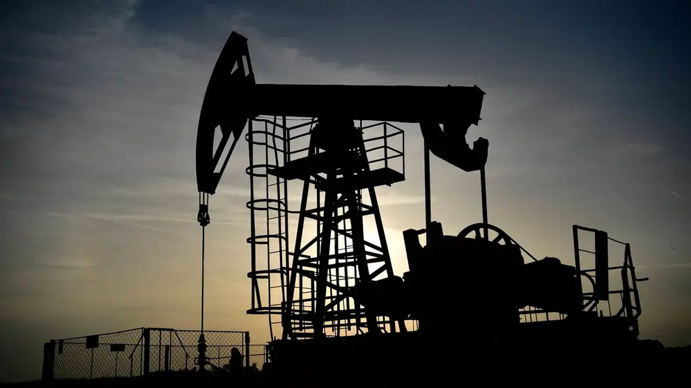 Imagen referencial de una planta de petr&oacute;leo.