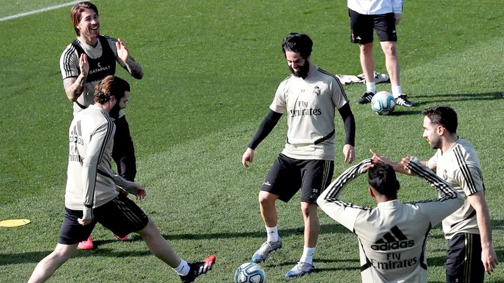 Los jugadores del Real Madrid, 
durante un entrenamiento. EFE