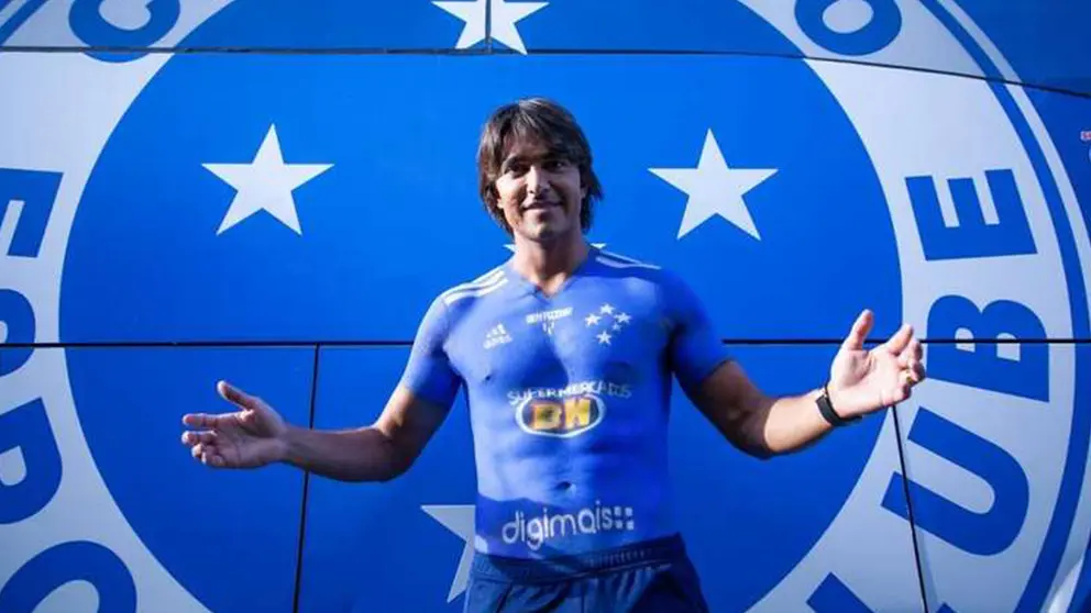 El boliviano Marcelo Martins, con la camiseta del Cruzeiro pintada en la piel. Twitter Cruzeiro. 