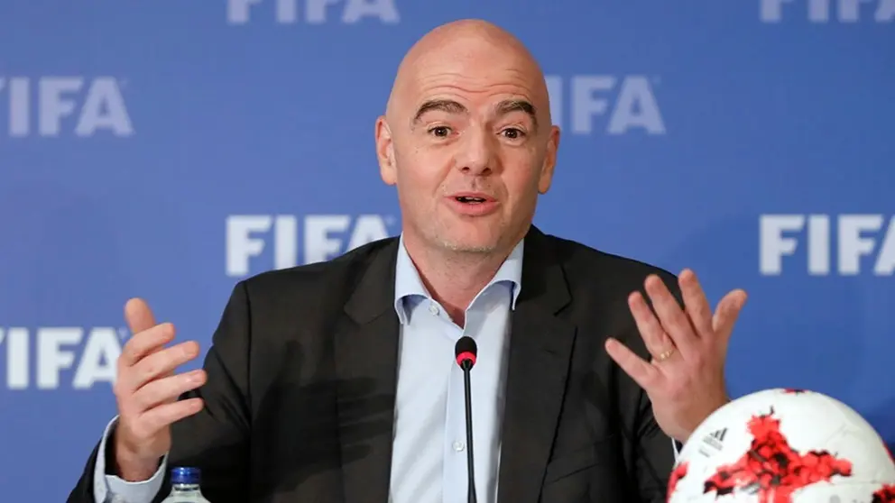 Gianni Infantino, presidente de la FIFA durante una reuni&oacute;n.