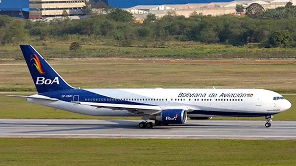 Imagen referencial de un avión de BoA en el aeropuerto de Cochabamba./ ARCHIVO