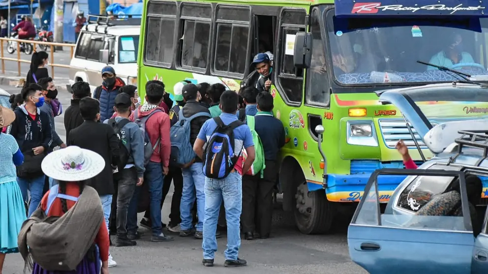 El servicio de transporte en Cochabamba con personas que no respetan las medidas de bioseguridad. DICO SOL&Iacute;S