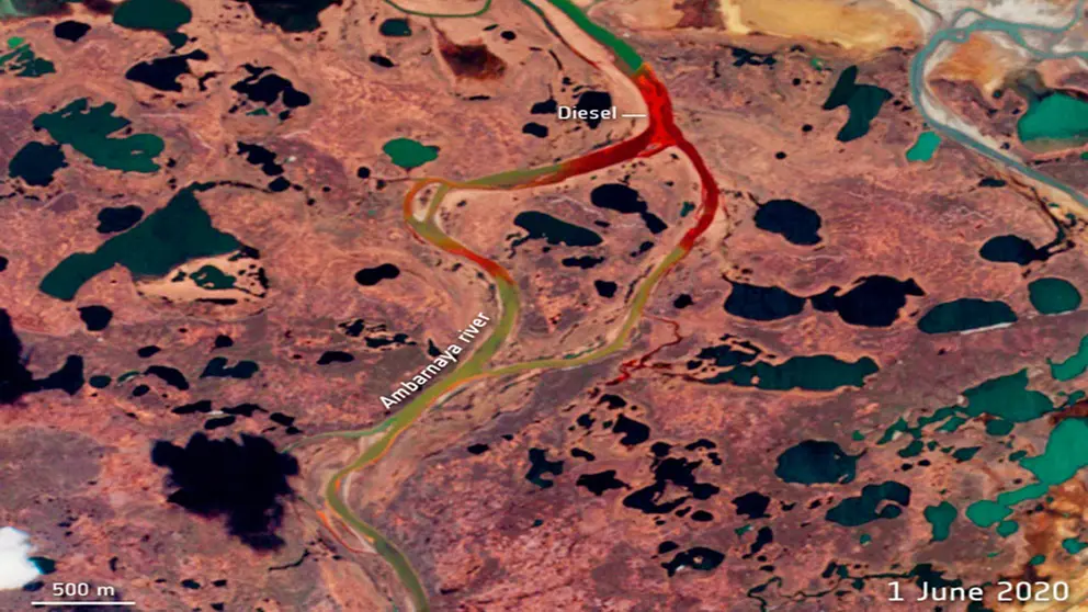 Imagen capturada por la misi&oacute;n Sentinel-2 de Copernicus en la que se aprecia el recorrido tras la fuga de unas 20.000 toneladas de di&eacute;sel por el r&iacute;o Amb&aacute;rnaya durante los d&iacute;as 31 de mayo y 1 de junio, en Norilsk, Rusia. De acuerdo con fuentes period&iacute;sticas, este se produjo el viernes, 29 de mayo, al derrumbarse un tanque de di&eacute;sel de una central termoel&eacute;ctrica operada por una subsidiaria de Norilsk Nickel cerca de la ciudad de Norilsk. El combustible derramado se habr&iacute;a extendido unos 12 km desde el lugar del accidente. EFE