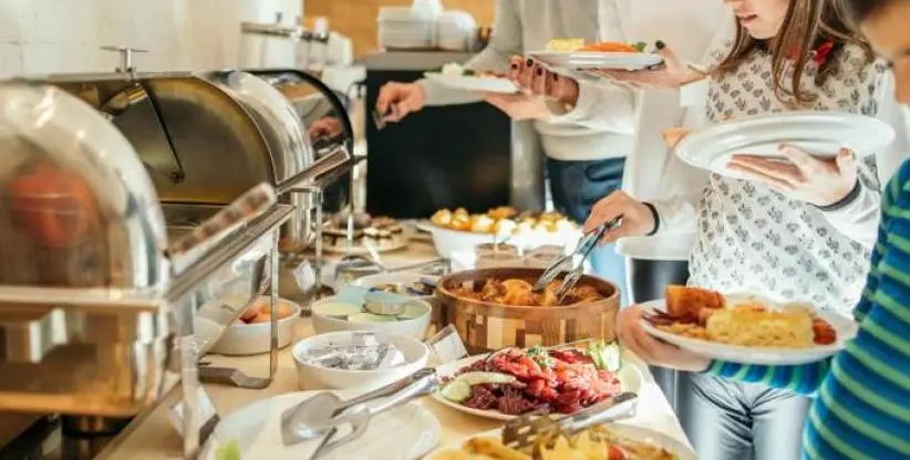 Un desayuno buffet servido por un hotel.
CR&Eacute;DITO: Archivo