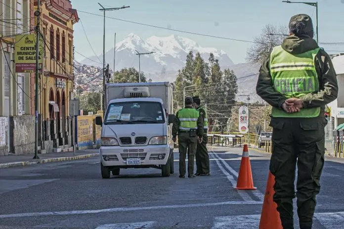 Una imagen de un operativo de control de la cuarentena en junio en La Paz. APG