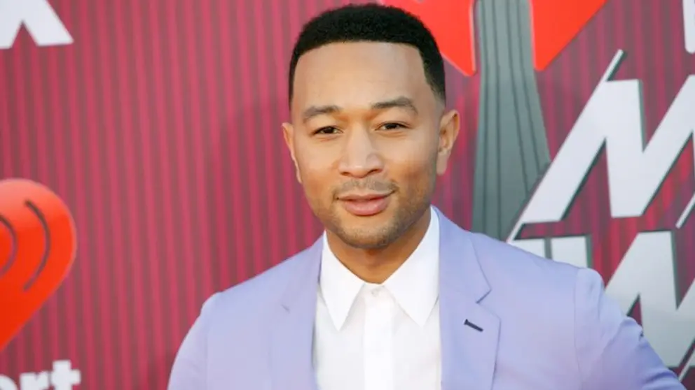 John Legend invita a Mau y Ricky a colaborar en el remix de %22Bigger Love%22. EFE