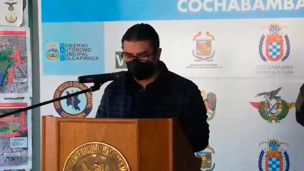 El responsable de Vigilancia Epidemiol&oacute;gica del SEDES, Rub&eacute;n Castillo, brinda el informe de casos.
