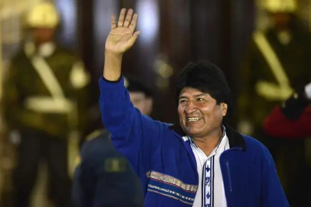 El expresidente Evo Morales saluda.   Tomada de Oxigenobo