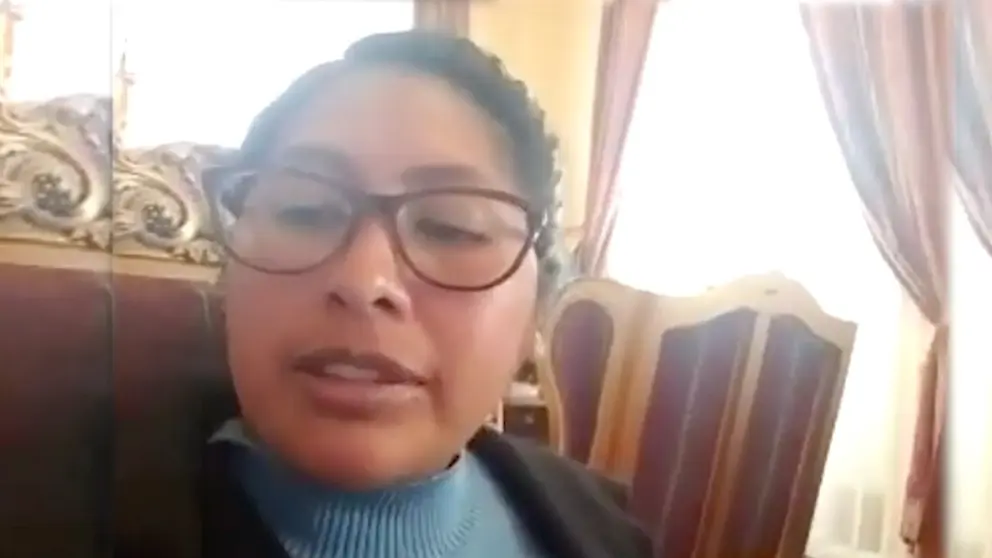 La presidenta del Senado, Eva Copa, durante una entrevista con el programa Buena Noche de OPINI&Oacute;N.