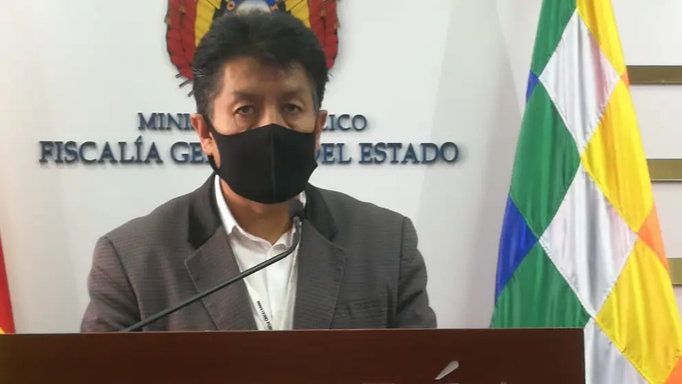 El director nacional del IDIF, Andrés Flores, durante la conferencia. FOTO- Fiscalía General del Estado