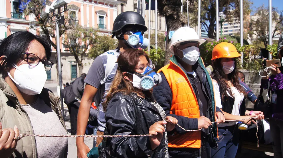 Integrantes de la Resistencia pace&ntilde;a manifiestan su apoyo a Carlos Mesa. Peter Luna S.
