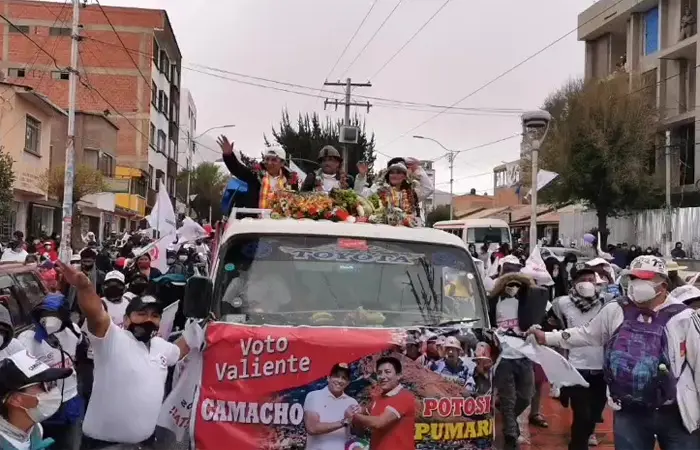 Los l&igrave;deres de Creemos saludan en Potos&iacute;. ERBOL.COM.BO