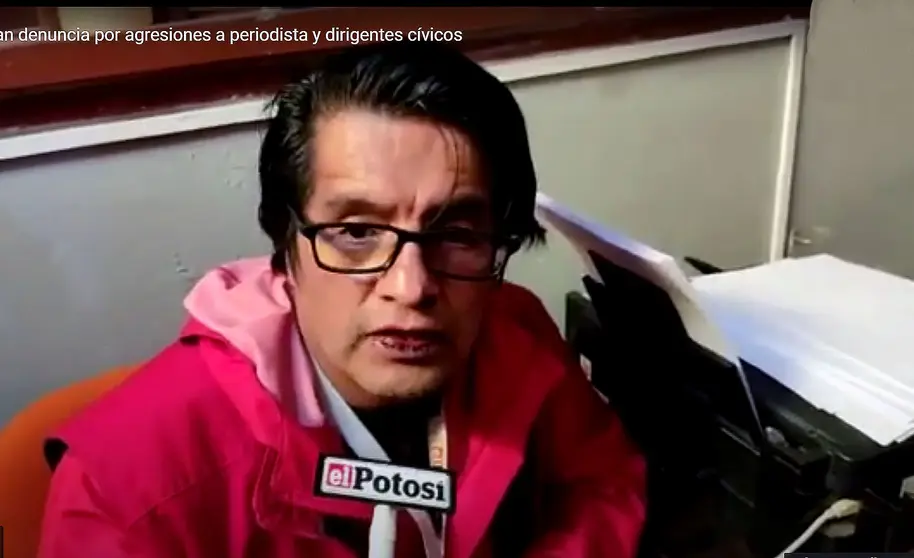E periodista Juan Jos&eacute; Toro aparece en oficinas de la Fiscal&iacute;a tras la agresi&oacute;n registrada el mi&eacute;rcoles 7 de octubre. Captura de pantalla de El Potos&iacute;